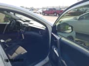 ✅ 2017 Toyota RAV4 LE • VIN: JTMZFREV6HJ146214 • Lot: 43256903. Wystawiony na IAAI z przebiegiem 92 555 mil. Bezpłatny archiwum sprzedaży aukcyjnych z USA i szczegółowy raport historii pojazdu na DreamBid. Zdjęcie 5.