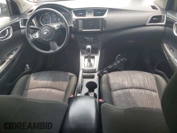 ✅ 2019 Nissan Sentra S • VIN: 3N1AB7AP0KY337282 • Lot: 67461235. Wystawiony na Copart z przebiegiem 126 961 mil. Bezpłatny archiwum sprzedaży aukcyjnych z USA i szczegółowy raport historii pojazdu na DreamBid. Zdjęcie 8.