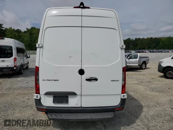 ✅ 2019 Mercedes-Benz Sprinter Cargo • VIN: WD3PF0CD8KT006426 • Lot: 57263295. Listed on Copart with 253,212 mi. Free auction sales archive from the USA and detailed vehicle history report at DreamBid. Image 6.
