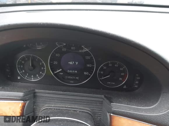 ✅ 2003 Mercedes-Benz E 320 • VIN: WDBUF65J63A170056 • Lot: 42610208. Wystawiony na IAAI z przebiegiem 195 471 mil. Bezpłatny archiwum sprzedaży aukcyjnych z USA i szczegółowy raport historii pojazdu na DreamBid. Zdjęcie 7.