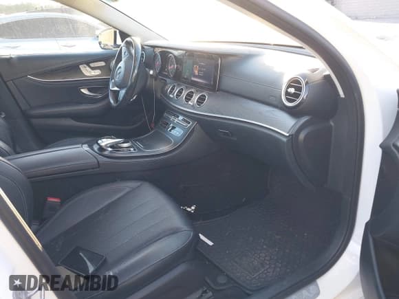 ✅ 2018 Mercedes-Benz E 300 • VIN: WDDZF4KB4JA354178 • Lot: 43565308. Wystawiony na IAAI z przebiegiem 111 984 mil. Bezpłatny archiwum sprzedaży aukcyjnych z USA i szczegółowy raport historii pojazdu na DreamBid. Zdjęcie 5.