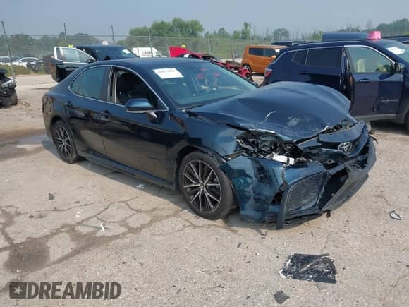 2021 Toyota Camry SE with VIN 4T1T11BKXMU042040, listed as a IAAI auction lot 42879951 with 35,130 mi miles and . Bid and sale history available at DreamBid. Image 1.