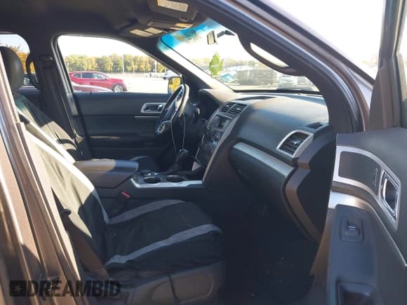 ✅ 2011 Ford Explorer XLT • VIN: 1FMHK8D80BGA44548 • Lot: 43462730. Wystawiony na IAAI z przebiegiem 187 442 mil. Bezpłatny archiwum sprzedaży aukcyjnych z USA i szczegółowy raport historii pojazdu na DreamBid. Zdjęcie 5.