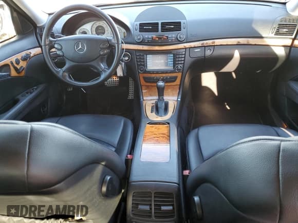 ✅ 2007 Mercedes-Benz E 350 • VIN: WDBUF56X67B155408 • Lot: 90650735. Wystawiony na Copart z przebiegiem 150 725 mil. Bezpłatny archiwum sprzedaży aukcyjnych z USA i szczegółowy raport historii pojazdu na DreamBid. Zdjęcie 8.