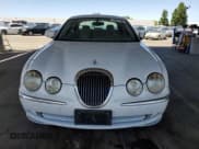 ✅ 2000 Jaguar S-Type V8 • VIN: SAJDA01D7YGL39410 • Lot: 56814185. Wystawiony na Copart z przebiegiem 47 861 mil. Bezpłatny archiwum sprzedaży aukcyjnych z USA i szczegółowy raport historii pojazdu na DreamBid. Zdjęcie 5.