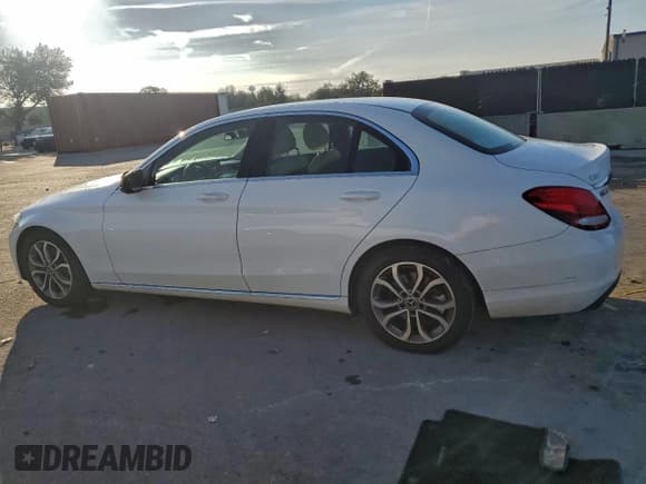 ✅ 2017 Mercedes-Benz C 300 • VIN: 55SWF4JB1HU224731 • Lot: 95322645. Wystawiony na Copart z przebiegiem 101 627 mil. Bezpłatny archiwum sprzedaży aukcyjnych z USA i szczegółowy raport historii pojazdu na DreamBid. Zdjęcie 2.