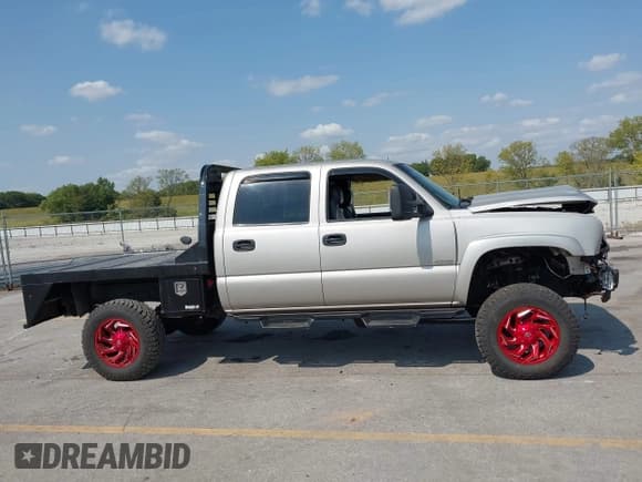 ✅ 2005 Chevrolet Silverado 2500HD Work Truck • VIN: 1GCHK23235F803038 • Lot: 43192366. Wystawiony na IAAI z przebiegiem 266 626 mil. Bezpłatny archiwum sprzedaży aukcyjnych z USA i szczegółowy raport historii pojazdu na DreamBid. Zdjęcie 14.