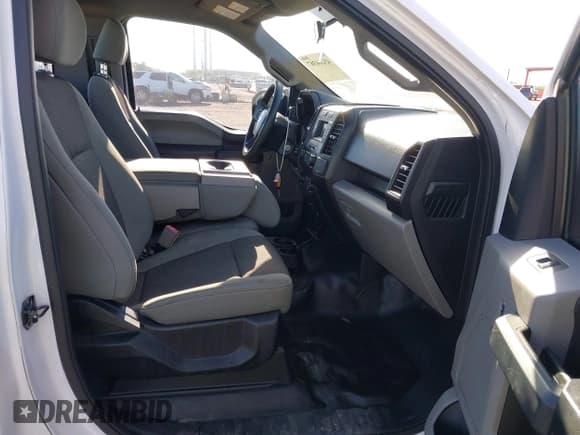 ✅ 2018 Ford F-150 XL • VIN: 1FTMF1CB3JKE97392 • Lot: 43264387. Wystawiony na IAAI z przebiegiem 163 656 mil. Bezpłatny archiwum sprzedaży aukcyjnych z USA i szczegółowy raport historii pojazdu na DreamBid. Zdjęcie 5.