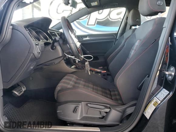 ✅ 2021 Volkswagen Golf GTI S • VIN: 3VW6T7AU6MM009247 • Lot: 83758915. Wystawiony na Copart z przebiegiem 21 112 mil. Bezpłatny archiwum sprzedaży aukcyjnych z USA i szczegółowy raport historii pojazdu na DreamBid. Zdjęcie 7.