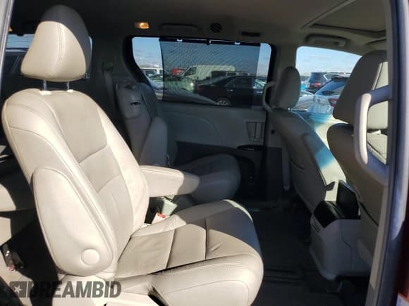 ✅ 2015 Toyota Sienna XLE • VIN: 5TDYK3DC4FS652399 • Lot: 89915945. Wystawiony na Copart z przebiegiem 95 519 mil. Bezpłatny archiwum sprzedaży aukcyjnych z USA i szczegółowy raport historii pojazdu na DreamBid. Zdjęcie 10.