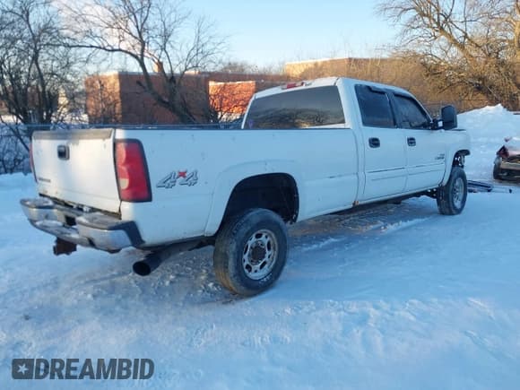 ✅ 2006 Chevrolet Silverado 2500HD LT3 • VIN: 1GCHK23D66F229988 • Лот: 41307107. Опубликован ранее на IAAI с пробегом 300 813 миль. Бесплатный доступ к архиву аукционных продаж из США и подробный отчёт об истории автомобиля на DreamBid. Изображение 4.