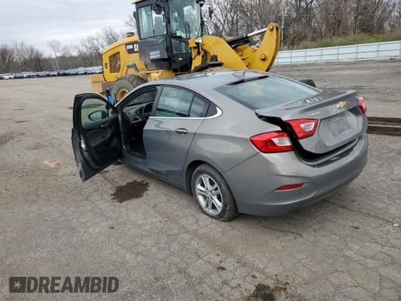 ✅ 2018 Chevrolet Cruze LT • VIN: 1G1BE5SMXJ7189734 • Lot: 46868703. Listed on Copart with 60,174 mi. Free auction sales archive from the USA and detailed vehicle history report at DreamBid. Image 2.
