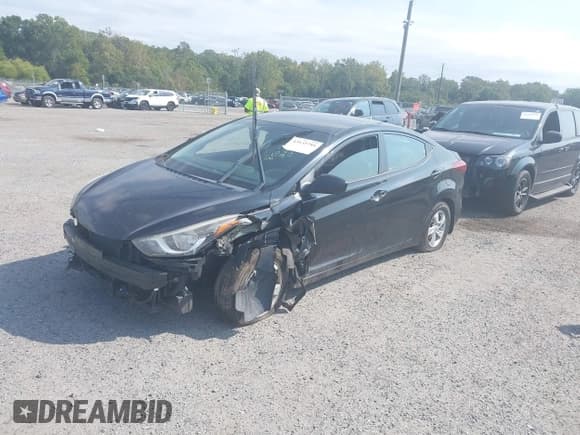 ✅ 2014 Hyundai Elantra SE • VIN: 5NPDH4AE9EH539058 • Lot: 43135781. Listed on IAAI with 111,737 mi. Free auction sales archive from the USA and detailed vehicle history report at DreamBid. Image 2.