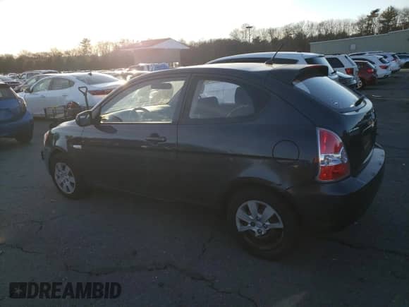 2010 Hyundai Accent GS z VIN KMHCM3AC9AU180824, wystawiony jako Copart lot #79826734 z przebiegiem 158 864 mil mil oraz Czysty tytuł • Clean title. Historia ofert i sprzedaży dostępna na DreamBid. Obrazek 2.