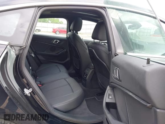 ✅ 2021 BMW 2 Series 228i • VIN: WBA53AK09M7H83705 • Lot: 42507193. Wystawiony na IAAI z przebiegiem 82 055 mil. Bezpłatny archiwum sprzedaży aukcyjnych z USA i szczegółowy raport historii pojazdu na DreamBid. Zdjęcie 8.