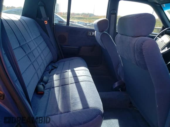 ✅ 1994 Plymouth Acclaim • VIN: 3P3AA46K8RT200674 • Лот: 76425504. Опубликован ранее на Copart с пробегом 105 874 миль. Бесплатный доступ к архиву аукционных продаж из США и подробный отчёт об истории автомобиля на DreamBid. Изображение 11.