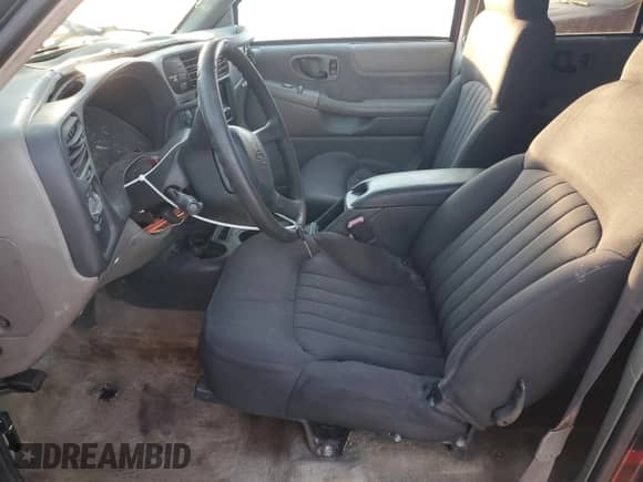 2000 Chevrolet Blazer LT z VIN 1GNCS13W7Y2207022, wystawiony jako Copart lot #82805484 z przebiegiem 270 767 mil mil oraz Szkoda całkowita • Salvage title. Historia ofert i sprzedaży dostępna na DreamBid. Obrazek 7.