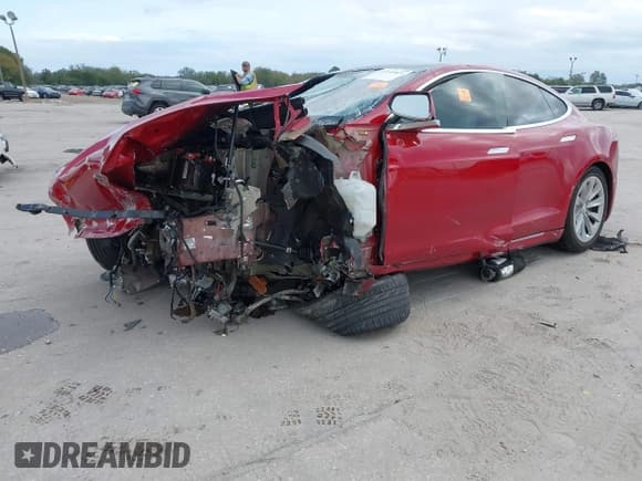 ✅ 2019 Tesla Model S 75D • VIN: 5YJSA1E21KF304075 • Лот: 41193021. Опубликован ранее на IAAI с пробегом 88 432 миль. Бесплатный доступ к архиву аукционных продаж из США и подробный отчёт об истории автомобиля на DreamBid. Изображение 17.