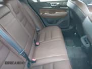 ✅ 2021 Volvo V60 • VIN: YV4102WK3M1074020 • Lot: 42823332. Wystawiony na IAAI z przebiegiem 31 166 mil. Bezpłatny archiwum sprzedaży aukcyjnych z USA i szczegółowy raport historii pojazdu na DreamBid. Zdjęcie 8.