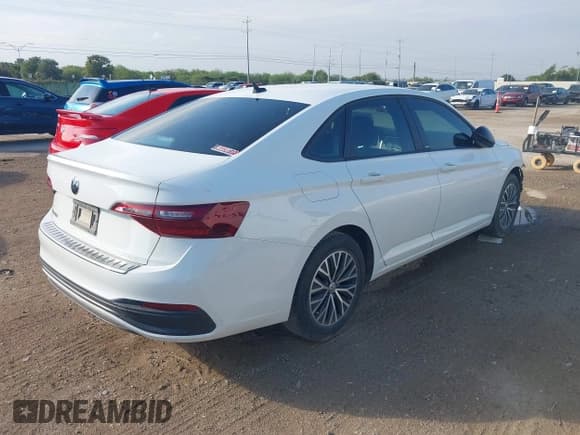 ✅ 2023 Volkswagen Jetta Sport • VIN: 3VWAM7BU0PM038186 • Лот: 43152437. Опубликован ранее на IAAI с пробегом 85 905 миль. Бесплатный доступ к архиву аукционных продаж из США и подробный отчёт об истории автомобиля на DreamBid. Изображение 4.