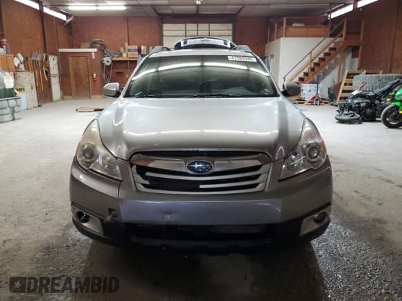 ✅ 2010 Subaru Outback Premium • VIN: 4S4BRBGC5A1355523 • Lot: 47988535. Listed on Copart with 190,271 mi. Free auction sales archive from the USA and detailed vehicle history report at DreamBid. Image 5.