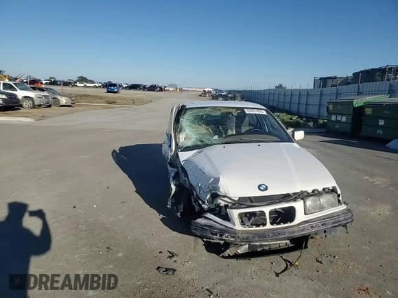 1998 BMW 3 Series 328i z VIN WBACD4329WAV57690, wystawiony jako Copart lot #85951805 z przebiegiem 167 263 mil mil oraz Szkoda całkowita • Salvage title. Historia ofert i sprzedaży dostępna na DreamBid. Obrazek 13.