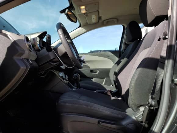 2014 Chevrolet Sonic LT z VIN 1G1JC5SH9E4165775, wystawiony jako Copart lot #73104784 z przebiegiem 109 625 mil mil oraz Czysty tytuł • Clean title. Historia ofert i sprzedaży dostępna na DreamBid. Obrazek 7.