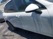 ✅ 2017 Porsche Cayenne • VIN: WP1AA2A28HKA86282 • Lot: 42853987. Wystawiony na IAAI z przebiegiem 75 532 mil. Bezpłatny archiwum sprzedaży aukcyjnych z USA i szczegółowy raport historii pojazdu na DreamBid. Zdjęcie 14.