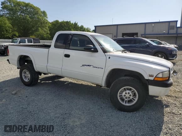 ✅ 2000 Dodge Dakota SLT • VIN: 1B7GG22X0YS554137 • Lot: 54960385. Wystawiony na Copart z przebiegiem 162 889 mil. Bezpłatny archiwum sprzedaży aukcyjnych z USA i szczegółowy raport historii pojazdu na DreamBid. Zdjęcie 4.