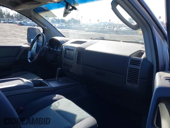 ✅ 2006 Nissan Titan SE • VIN: 1N6AA06A46N537254 • Lot: 41841854. Wystawiony na IAAI z przebiegiem 211 775 mil. Bezpłatny archiwum sprzedaży aukcyjnych z USA i szczegółowy raport historii pojazdu na DreamBid. Zdjęcie 5.