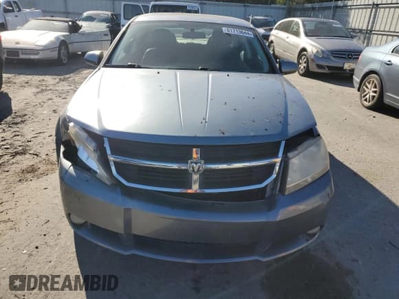 ✅ 2010 Dodge Avenger R/T • VIN: 1B3CC5FB9AN228725 • Lot: 81713644. Wystawiony na Copart z przebiegiem 167 470 mil. Bezpłatny archiwum sprzedaży aukcyjnych z USA i szczegółowy raport historii pojazdu na DreamBid. Zdjęcie 5.