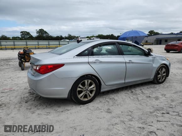 ✅ 2013 Hyundai Sonata SE • VIN: 5NPEC4AC1DH622239 • Lot: 90499155. Listed on Copart with 127,569 mi. Free auction sales archive from the USA and detailed vehicle history report at DreamBid. Image 3.