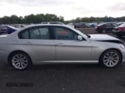 ✅ 2011 BMW 3 Series 328i xDrive • VIN: WBAPK5G5XBNN26954 • Lot: 43084396. Listed on IAAI with 98,552 mi. Free auction sales archive from the USA and detailed vehicle history report at DreamBid. Image 13.