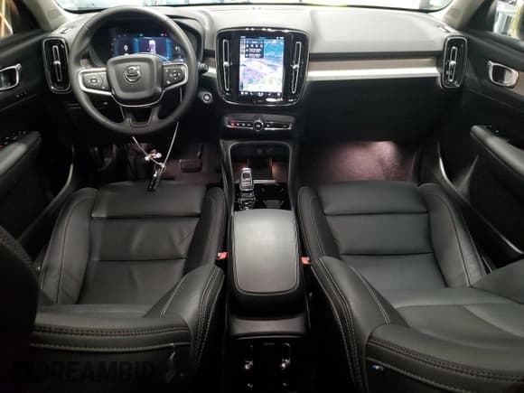 ✅ 2025 Volvo XC40 Plus Dark Theme • VIN: YV4L12UC5S2499988 • Lot: 57874585. Listed on Copart with 14,438 mi. Free auction sales archive from the USA and detailed vehicle history report at DreamBid. Image 8.