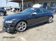 ✅ 2012 Audi S5 Premium Plus • VIN: WAUCVAFR9CA043502 • Лот: 62597305. Опубликован ранее на Copart с пробегом 96 299 миль. Бесплатный доступ к архиву аукционных продаж из США и подробный отчёт об истории автомобиля на DreamBid. Изображение 1.