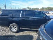 ✅ 2017 Chevrolet Suburban LT • VIN: 1GNSKHKCXHR134666 • Lot: 41205556. Wystawiony na IAAI z przebiegiem 160 064 mil. Bezpłatny archiwum sprzedaży aukcyjnych z USA i szczegółowy raport historii pojazdu na DreamBid. Zdjęcie 13.