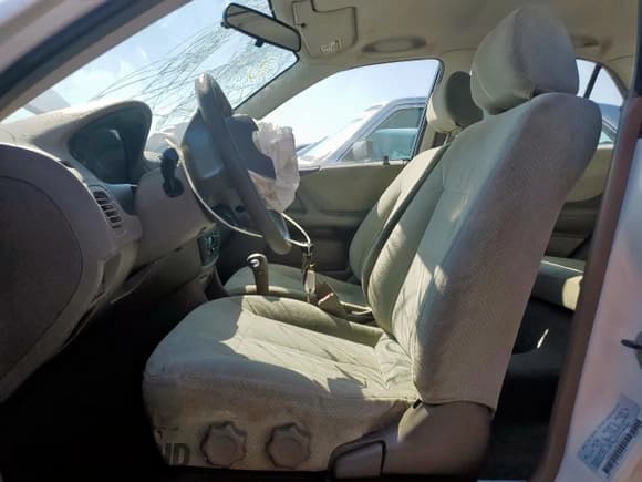 ✅ 2000 Mazda Protege DX • VIN: JM1BJ2228Y0230266 • Lot: 67923345. Wystawiony na Copart z przebiegiem 132 441 mil. Bezpłatny archiwum sprzedaży aukcyjnych z USA i szczegółowy raport historii pojazdu na DreamBid. Zdjęcie 7.