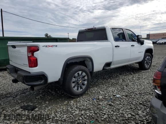 ✅ 2024 Chevrolet Silverado 2500HD Custom • VIN: 1GC4YMEY7RF468334 • Lot: 85898955. Wystawiony na Copart z przebiegiem 4 955 mil. Bezpłatny archiwum sprzedaży aukcyjnych z USA i szczegółowy raport historii pojazdu na DreamBid. Zdjęcie 3.