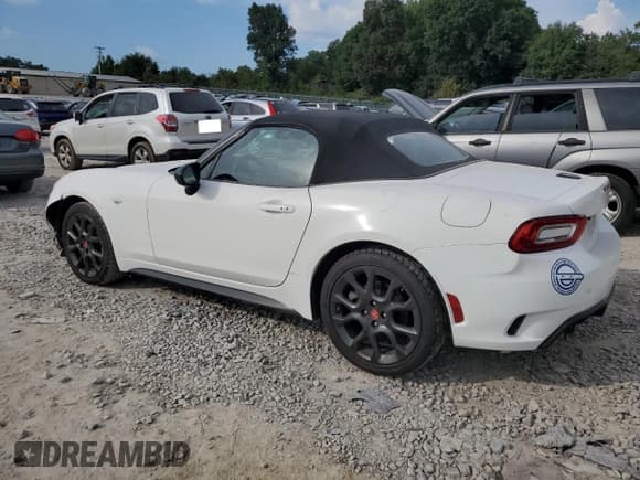 ✅ 2017 FIAT 124 Spider Lusso • VIN: JC1NFAEK4H0125824 • Lot: 69392535. Wystawiony na Copart z przebiegiem 65 432 mil. Bezpłatny archiwum sprzedaży aukcyjnych z USA i szczegółowy raport historii pojazdu na DreamBid. Zdjęcie 2.