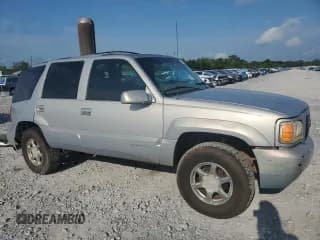 ✅ 1999 GMC Denali • VIN: 1GKEK13R8XR917567 • Lot: 65799955. Wystawiony na Copart z przebiegiem 296 926 mil. Bezpłatny archiwum sprzedaży aukcyjnych z USA i szczegółowy raport historii pojazdu na DreamBid. Zdjęcie 4.