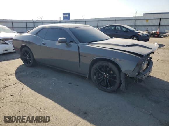 ✅ 2018 Dodge Challenger SXT • VIN: 2C3CDZAG9JH155102 • Лот: 81789595. Опубликован ранее на Copart с пробегом 105 554 миль. Бесплатный доступ к архиву аукционных продаж из США и подробный отчёт об истории автомобиля на DreamBid. Изображение 4.