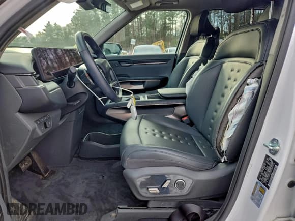 ✅ 2025 Kia EV9 Wind • VIN: 5XYAFFS50SG001323 • Lot: 96416395. Listed on Copart with 7,669 mi. Free auction sales archive from the USA and detailed vehicle history report at DreamBid. Image 7.