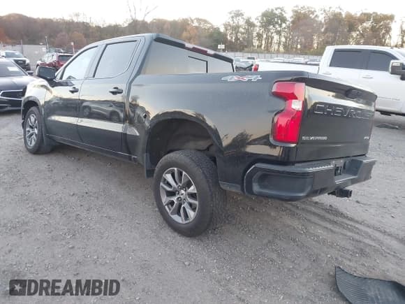 ✅ 2021 Chevrolet Silverado 1500 RST • VIN: 1GCUYEET3MZ133329 • Лот: 43637327. Опубликован ранее на IAAI с пробегом 128 498 миль. Бесплатный доступ к архиву аукционных продаж из США и подробный отчёт об истории автомобиля на DreamBid. Изображение 3.