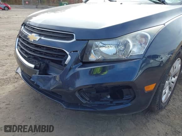 2015 Chevrolet Cruze LS z VIN 1G1PA5SH7F7259010, wystawiony jako IAAI lot #43609681 z przebiegiem 93 417 mil mil oraz . Historia ofert i sprzedaży dostępna na DreamBid. Obrazek 6.