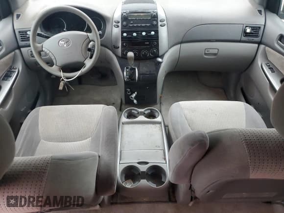 ✅ 2006 Toyota Sienna CE • VIN: 5TDZA23C26S563773 • Lot: 82717265. Wystawiony na Copart z przebiegiem 213 541 mil. Bezpłatny archiwum sprzedaży aukcyjnych z USA i szczegółowy raport historii pojazdu na DreamBid. Zdjęcie 8.