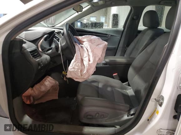 ✅ 2019 Chevrolet Impala LS • VIN: 1G11X5S35KU108865 • Lot: 90232035. Wystawiony na Copart z przebiegiem Nie podano. Bezpłatny archiwum sprzedaży aukcyjnych z USA i szczegółowy raport historii pojazdu na DreamBid. Zdjęcie 7.