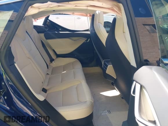 ✅ 2018 Tesla Model S 75D • VIN: 5YJSA1E24JF295614 • Lot: 43472153. Listed on IAAI with 38,556 mi. Free auction sales archive from the USA and detailed vehicle history report at DreamBid. Image 8.