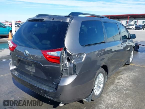 ✅ 2016 Toyota Sienna XLE • VIN: 5TDYK3DC7GS721667 • Lot: 41400702. Listed on IAAI with 85,188 mi. Free auction sales archive from the USA and detailed vehicle history report at DreamBid. Image 4.