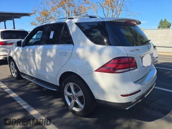 ✅ 2017 Mercedes-Benz GLE 350 • VIN: 4JGDA5JB8HA933450 • Лот: 92360875. Опубликован ранее на Copart с пробегом 114 649 миль. Бесплатный доступ к архиву аукционных продаж из США и подробный отчёт об истории автомобиля на DreamBid. Изображение 3.