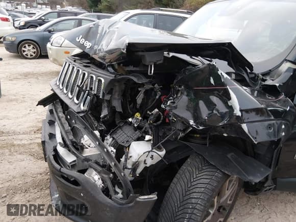 ✅ 2017 Jeep Renegade Latitude • VIN: ZACCJBBB3HPG03566 • Lot: 43810057. Listed on IAAI with 90,279 mi. Free auction sales archive from the USA and detailed vehicle history report at DreamBid. Image 6.